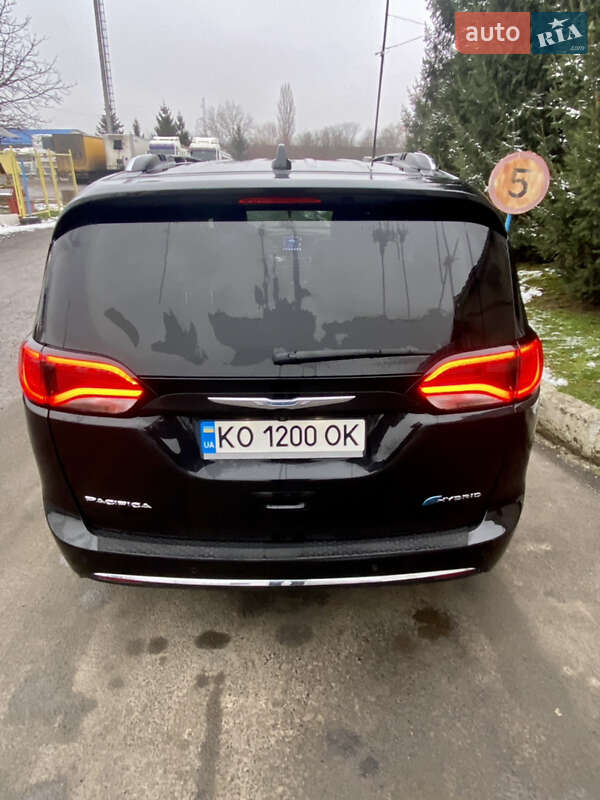 Минивэн Chrysler Pacifica 2020 в Ужгороде