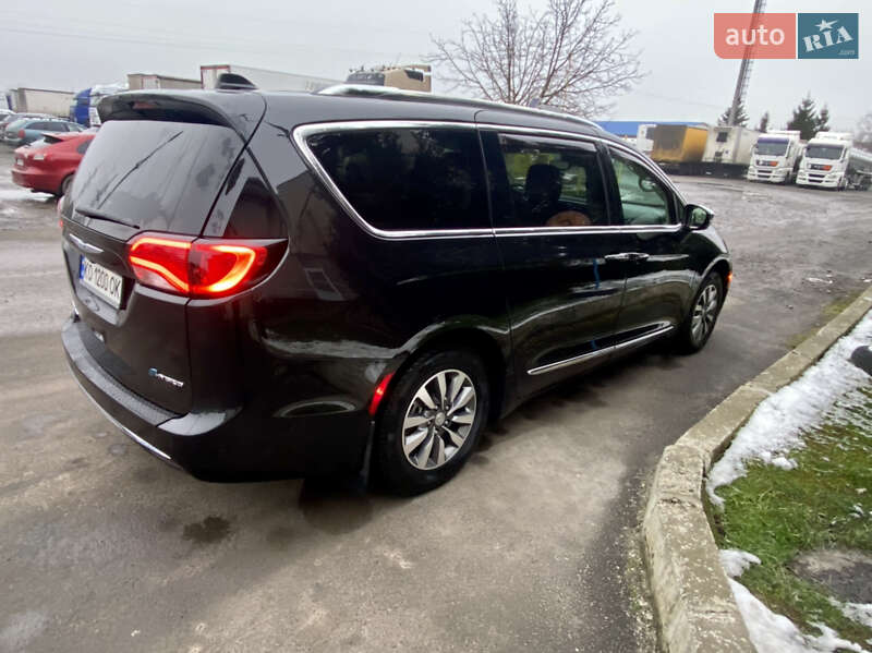 Минивэн Chrysler Pacifica 2020 в Ужгороде