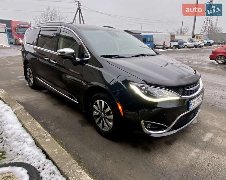 Минивэн Chrysler Pacifica 2020 в Ужгороде