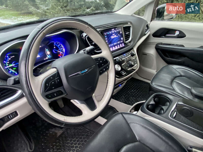 Минивэн Chrysler Pacifica 2020 в Ужгороде