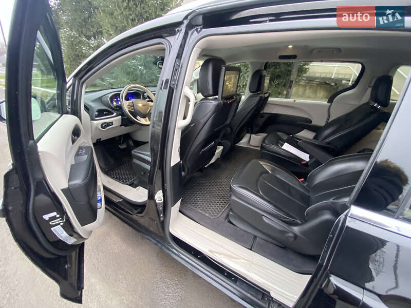 Минивэн Chrysler Pacifica 2020 в Ужгороде