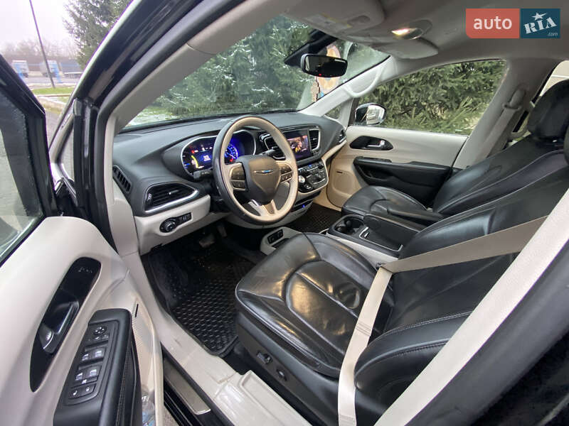 Минивэн Chrysler Pacifica 2020 в Ужгороде