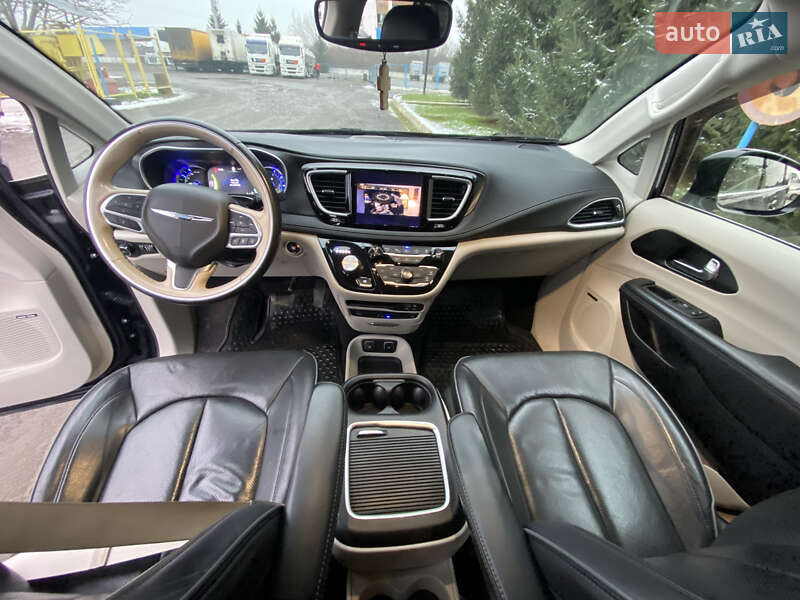 Минивэн Chrysler Pacifica 2020 в Ужгороде