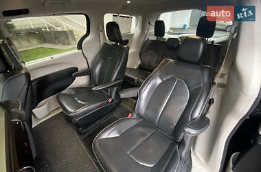 Мінівен Chrysler Pacifica 2020 в 
