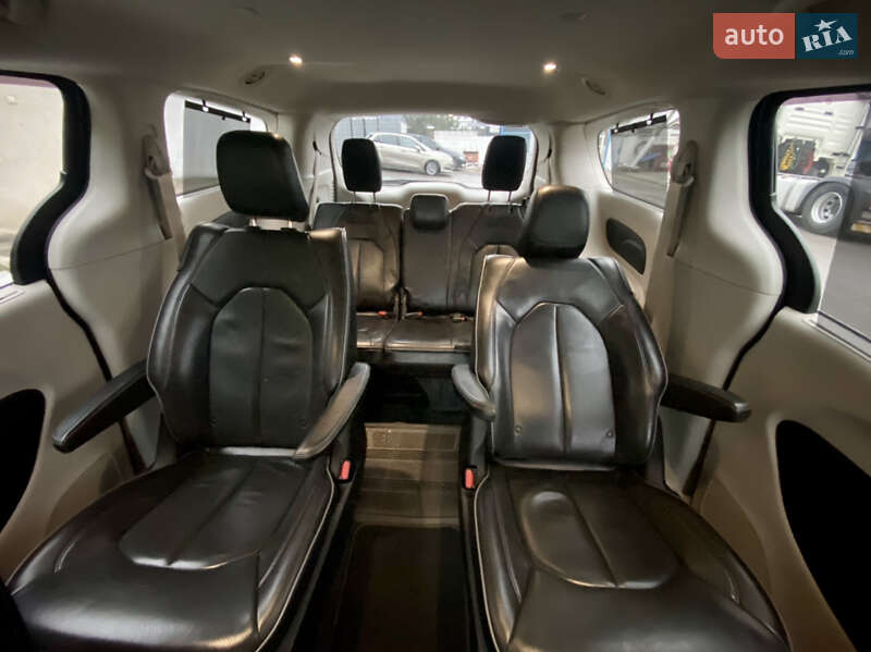 Минивэн Chrysler Pacifica 2020 в Ужгороде