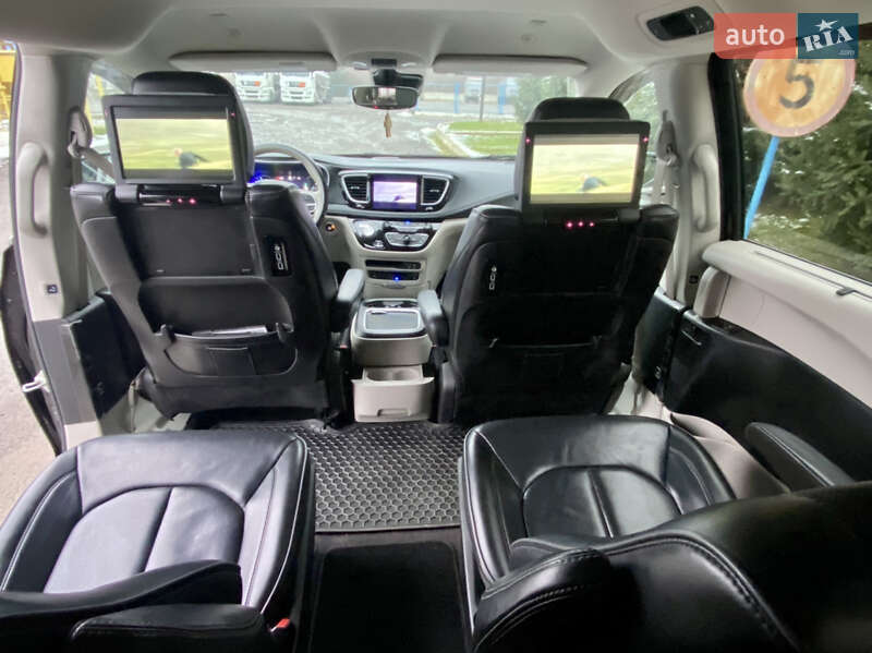 Минивэн Chrysler Pacifica 2020 в Ужгороде