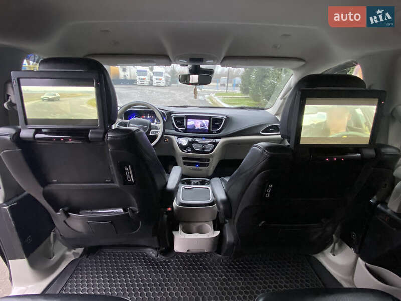 Минивэн Chrysler Pacifica 2020 в Ужгороде