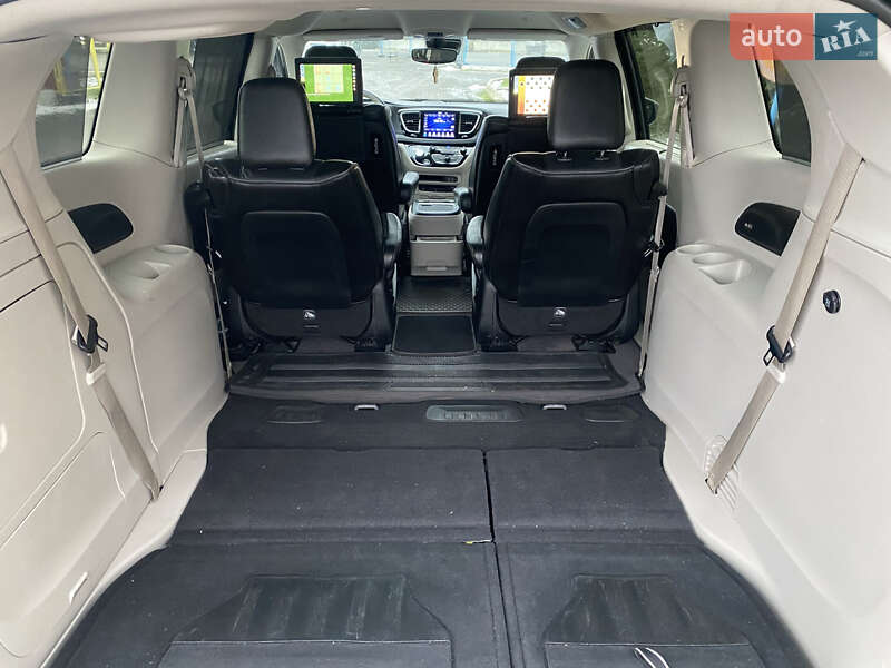 Минивэн Chrysler Pacifica 2020 в Ужгороде