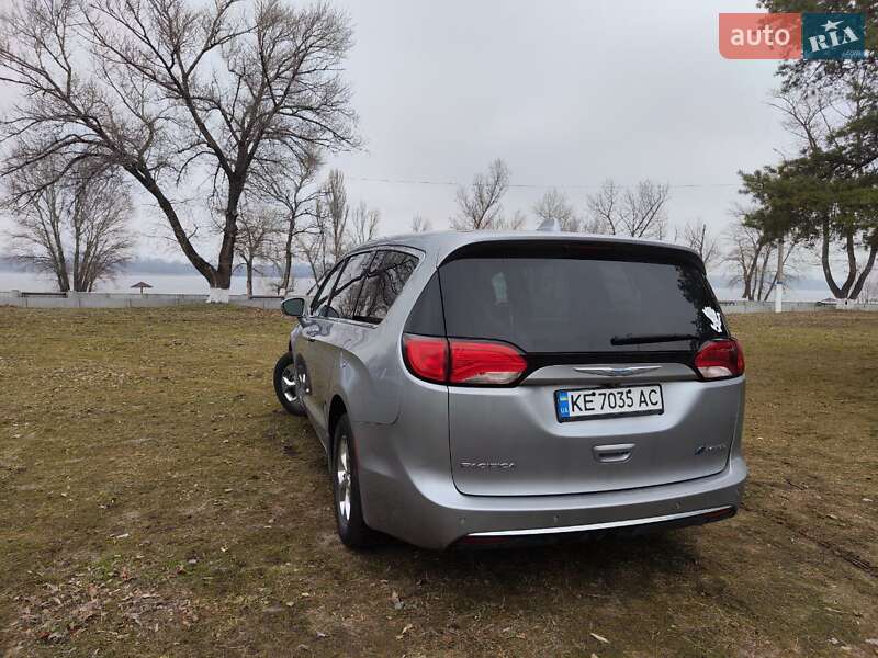 Мінівен Chrysler Pacifica 2018 в Києві
