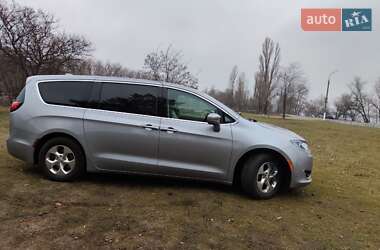 Минивэн Chrysler Pacifica 2018 в 