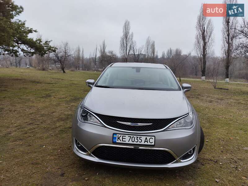 Мінівен Chrysler Pacifica 2018 в Києві
