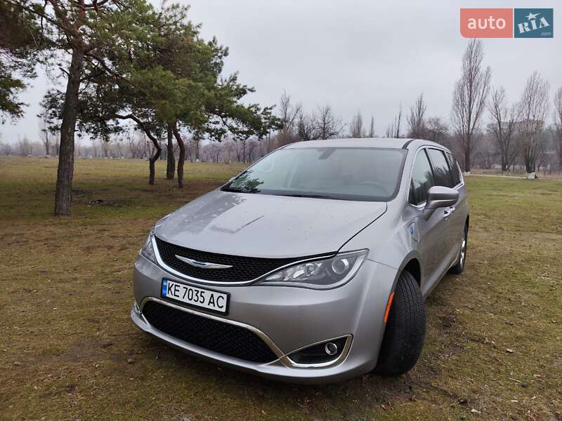 Мінівен Chrysler Pacifica 2018 в Києві