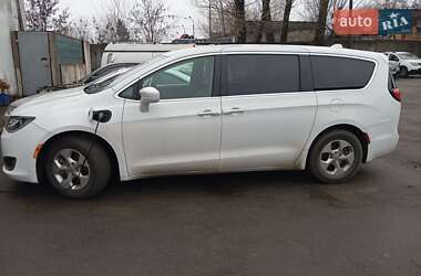 Мінівен Chrysler Pacifica 2017 в Києві