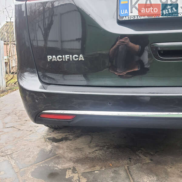 Минивэн Chrysler Pacifica 2016 в Ахтырке