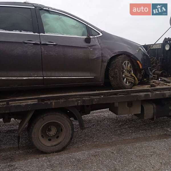 Минивэн Chrysler Pacifica 2018 в Николаеве