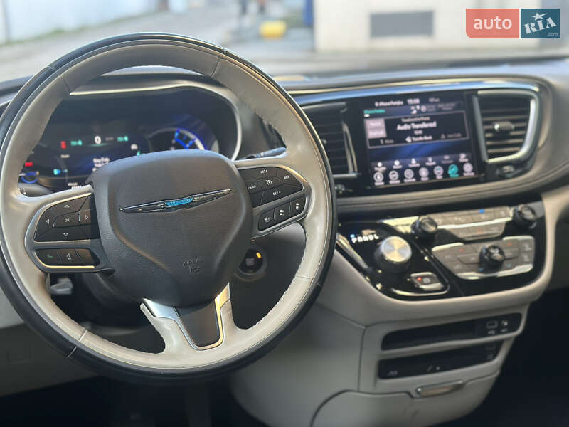 Мінівен Chrysler Pacifica 2018 в Львові