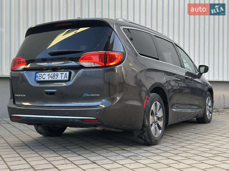 Мінівен Chrysler Pacifica 2018 в Львові