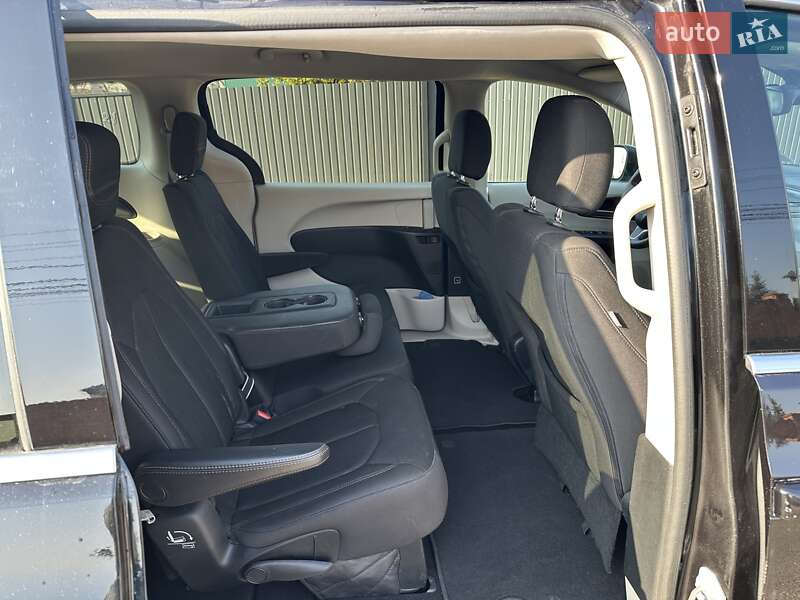 Минивэн Chrysler Pacifica 2016 в Киеве