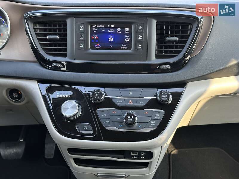 Минивэн Chrysler Pacifica 2016 в Киеве