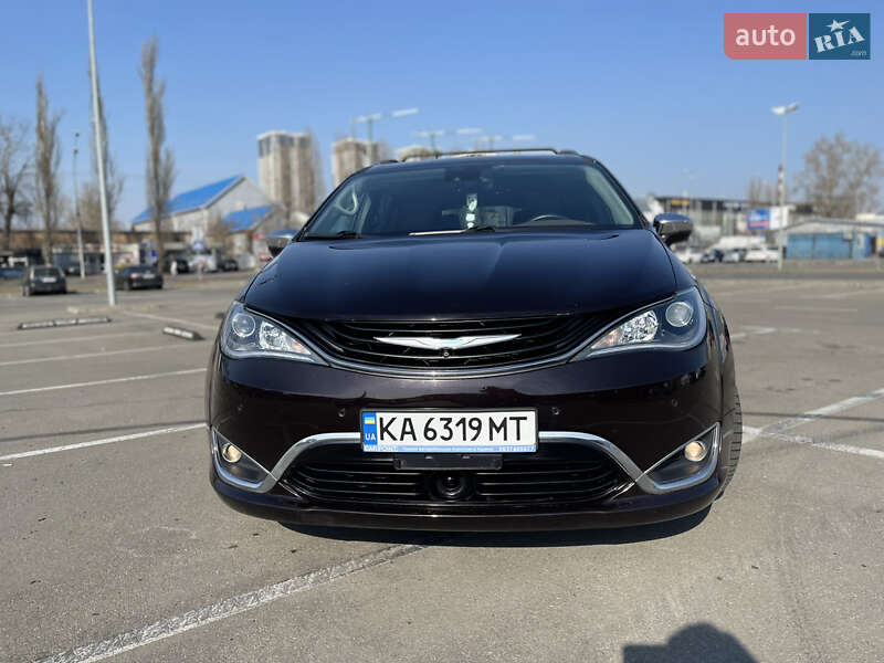 Мінівен Chrysler Pacifica 2018 в Києві