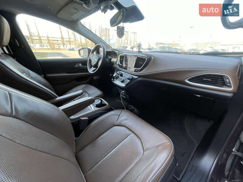 Мінівен Chrysler Pacifica 2018 в Києві