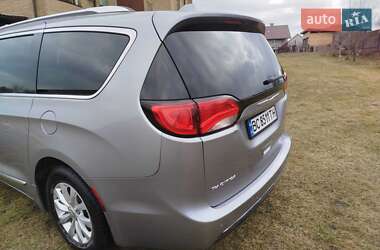 Минивэн Chrysler Pacifica 2017 в 