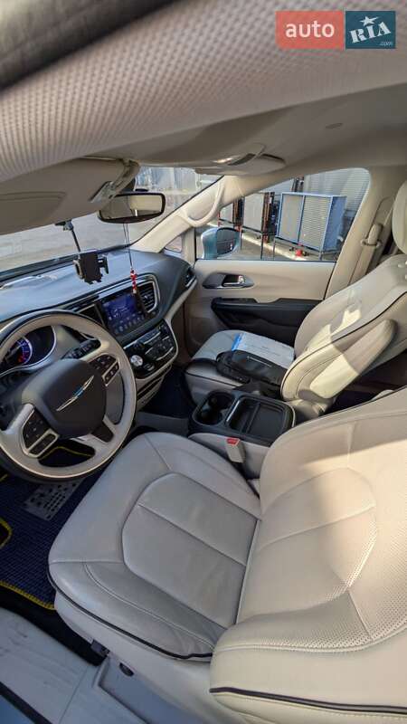 Минивэн Chrysler Pacifica 2017 в Сарнах