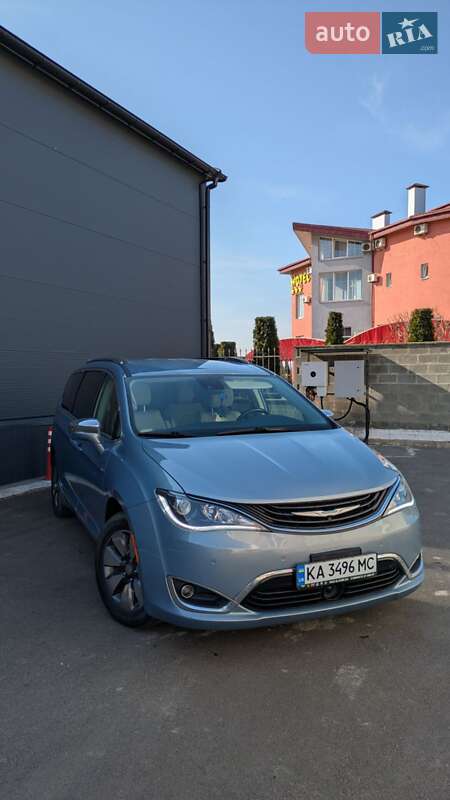 Минивэн Chrysler Pacifica 2017 в Сарнах