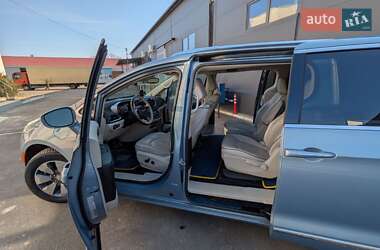 Минивэн Chrysler Pacifica 2017 в 