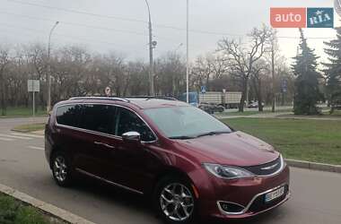 Минивэн Chrysler Pacifica 2018 в 