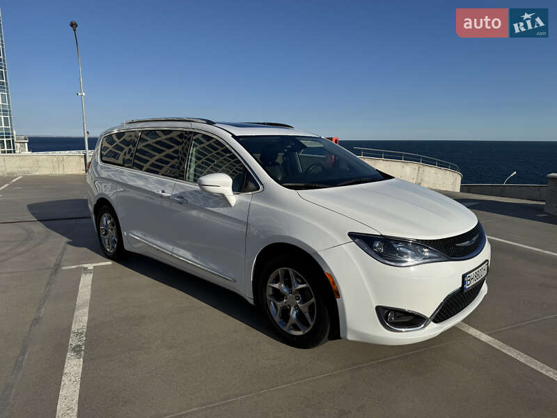 Минивэн Chrysler Pacifica 2019 в 