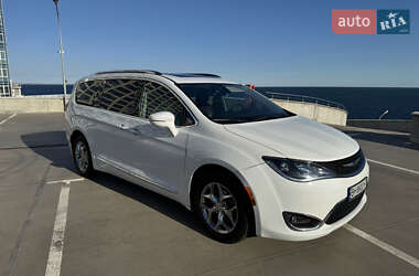 Минивэн Chrysler Pacifica 2019 в 