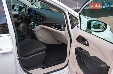 Минивэн Chrysler Pacifica 2017 в 