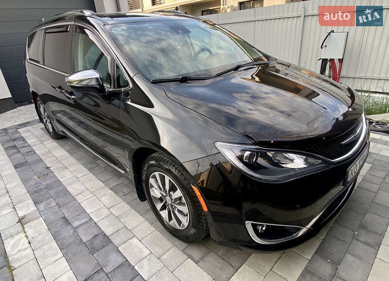 Минивэн Chrysler Pacifica 2020 в Ужгороде