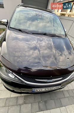 Мінівен Chrysler Pacifica 2020 в 