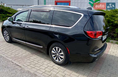 Минивэн Chrysler Pacifica 2020 в Ужгороде