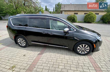 Минивэн Chrysler Pacifica 2020 в Ужгороде