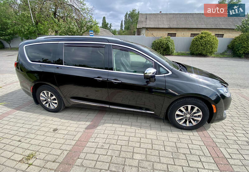 Минивэн Chrysler Pacifica 2020 в Ужгороде