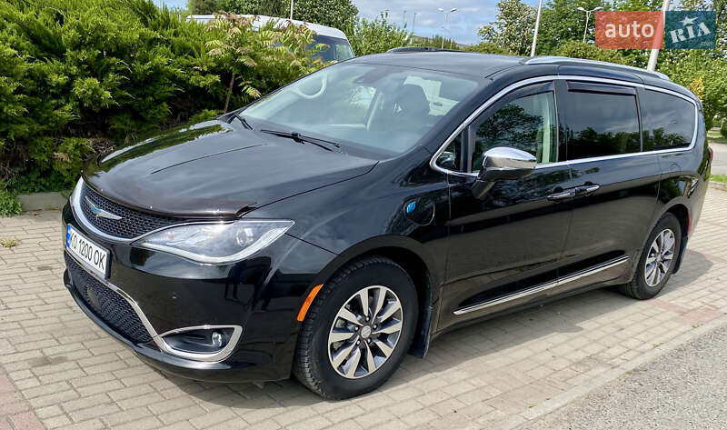 Минивэн Chrysler Pacifica 2020 в Ужгороде