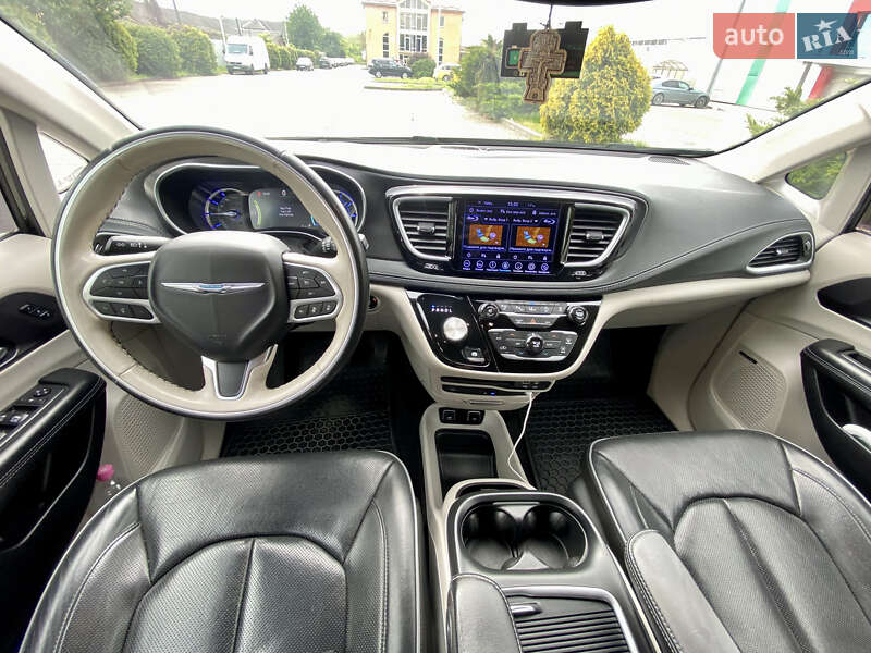 Минивэн Chrysler Pacifica 2020 в Ужгороде