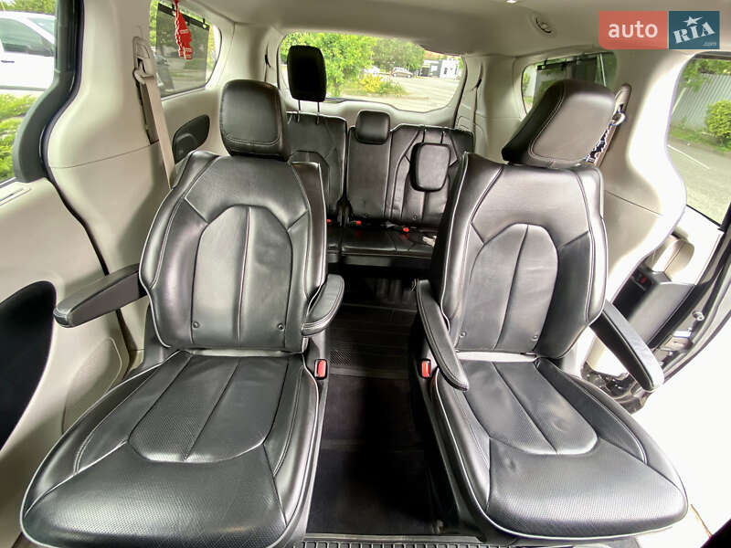 Минивэн Chrysler Pacifica 2020 в Ужгороде