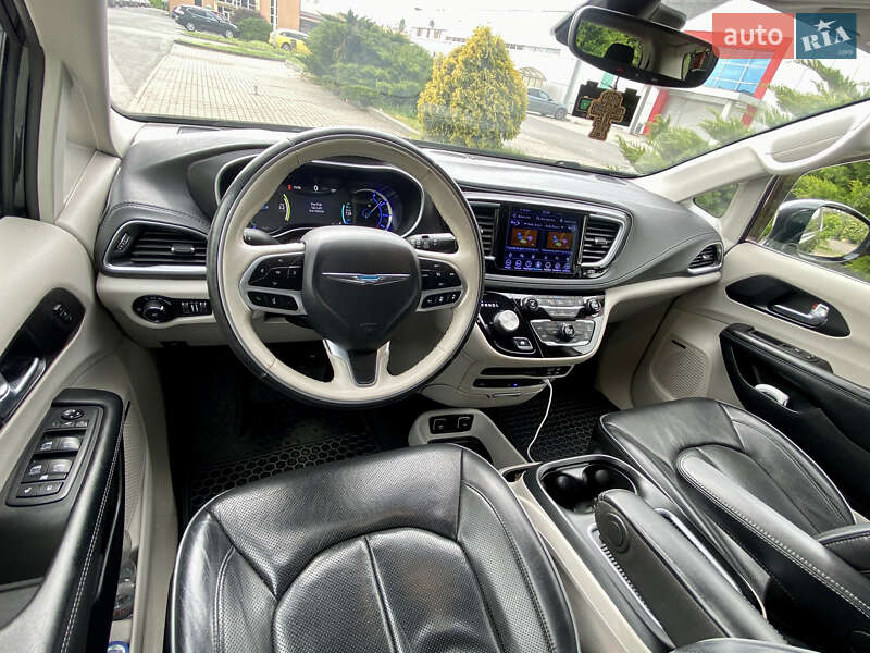 Минивэн Chrysler Pacifica 2020 в Ужгороде