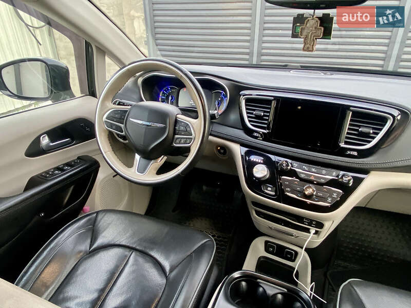 Минивэн Chrysler Pacifica 2020 в Ужгороде