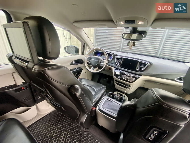 Минивэн Chrysler Pacifica 2020 в Ужгороде