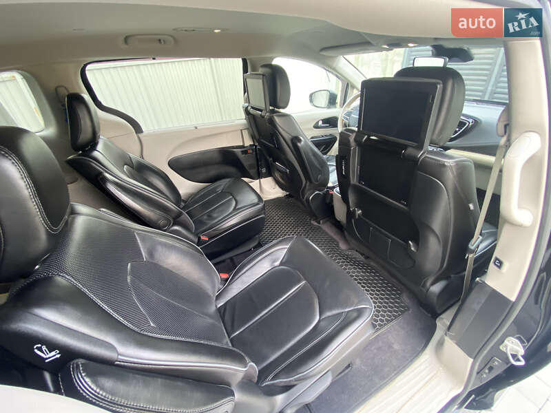 Минивэн Chrysler Pacifica 2020 в Ужгороде
