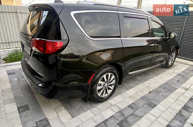 Мінівен Chrysler Pacifica 2020 в 