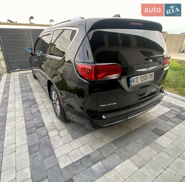 Минивэн Chrysler Pacifica 2020 в Ужгороде