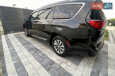 Минивэн Chrysler Pacifica 2020 в Ужгороде