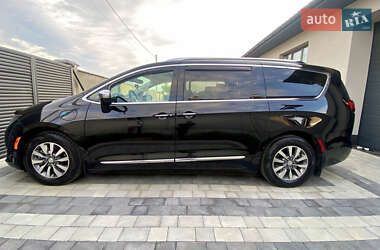 Минивэн Chrysler Pacifica 2020 в Ужгороде