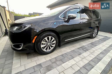 Мінівен Chrysler Pacifica 2020 в 